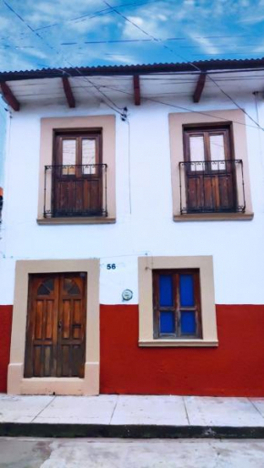 Linda casa azul ubicada en el corazón de Pátzcuaro